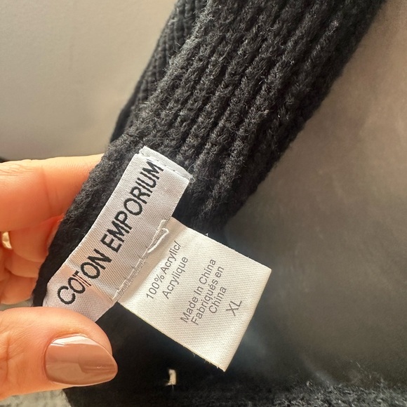 Chunky black knit sweater with back twist - Picture 4 of 4